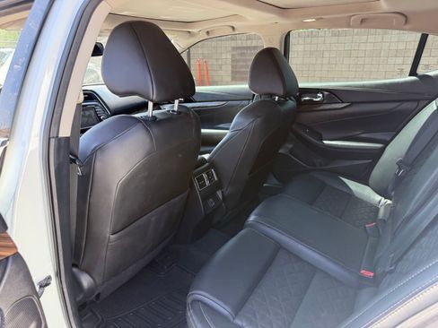 Used 2018 Nissan Maxima Platinum FWD image 11