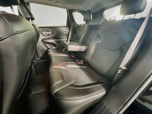 Used 2020 Jeep Cherokee Limited FWD image 25