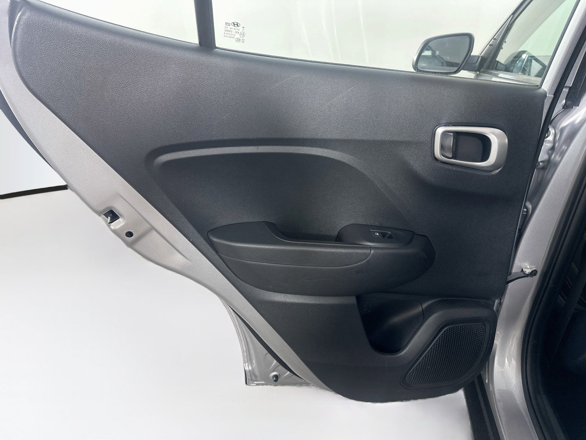 Used 2025 Hyundai Venue SEL FWD image 26