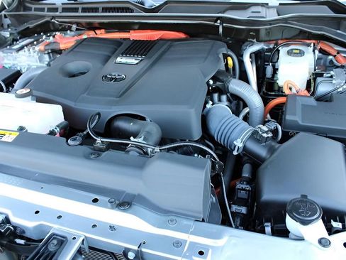 Certified 2024 Toyota Sequoia Capstone image 28