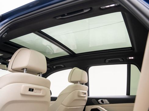 Used 2021 BMW X5 M50i image 19