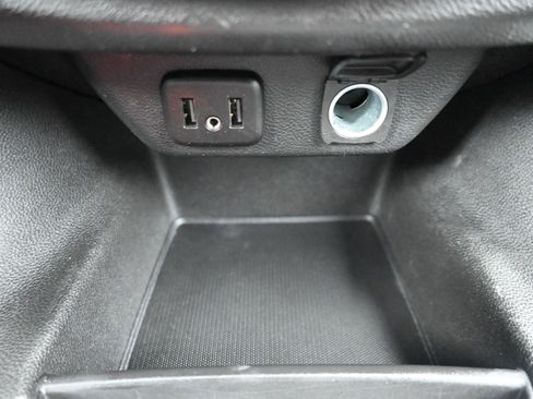 Used 2020 Chevrolet Traverse LT FWD image 19