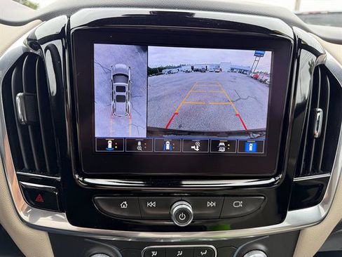 Used 2023 Chevrolet Traverse LT w/ LT Premium Package AWD/4WD image 47