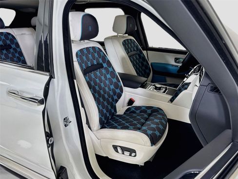 Used 2025 Rolls-Royce Cullinan AWD/4WD image 36