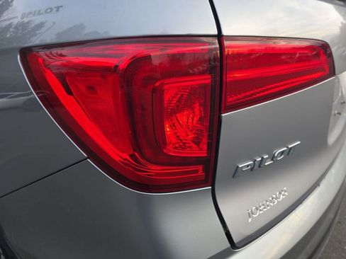 Used 2017 Honda Pilot Touring image 46