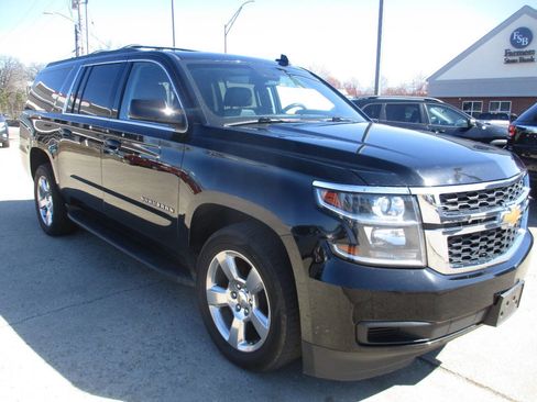 Used 2017 Chevrolet Suburban LT image 8