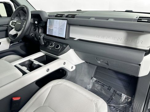 Certified 2025 Land Rover Defender 110 S AWD/4WD image 29