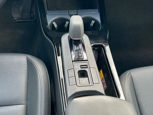 Used 2025 Toyota Prius XLE image 20