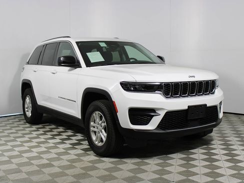 Used 2023 Jeep Grand Cherokee Laredo image 27