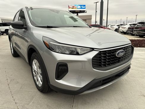 Used 2023 Ford Escape Active image 3
