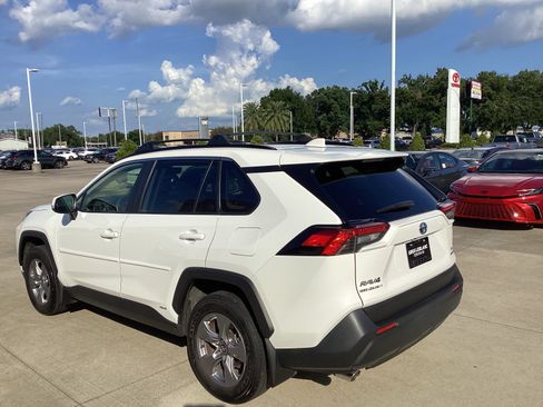 Used 2024 Toyota RAV4 XLE AWD/4WD image 5