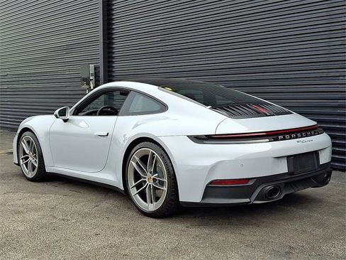 Used 2025 Porsche 911 Carrera image 3