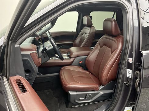 Used 2024 Ford Expedition Limited image 11