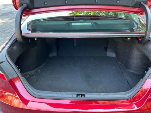 Used 2019 Toyota Camry LE image 14