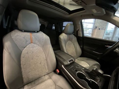 Used 2022 Toyota Highlander Bronze Edition AWD/4WD image 27