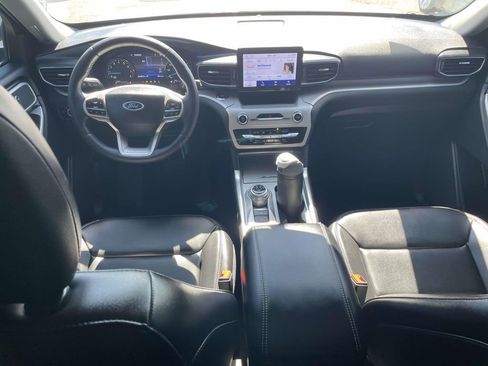 Used 2023 Ford Explorer XLT w/ Equipment Group 202A image 7