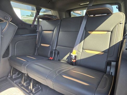 Used 2023 GMC Yukon XL AT4 w/ Technology Package AWD/4WD image 29