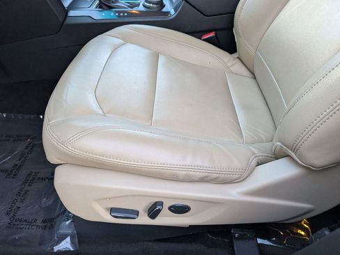 Used 2016 Ford Explorer XLT w/ Equipment Group 202A image 19