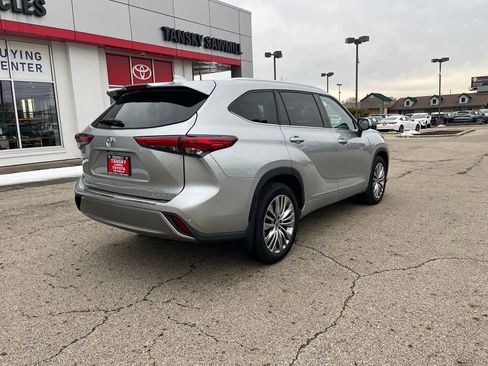 Certified 2022 Toyota Highlander Platinum image 6
