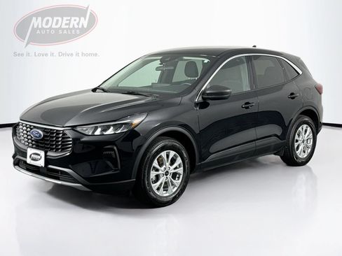 Used 2023 Ford Escape Active w/ Tech Pack #1 AWD/4WD image 1
