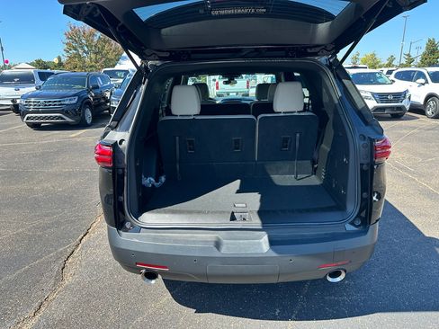 Used 2022 Chevrolet Traverse LS image 26