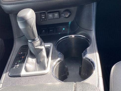 Used 2019 Toyota Highlander LE image 16