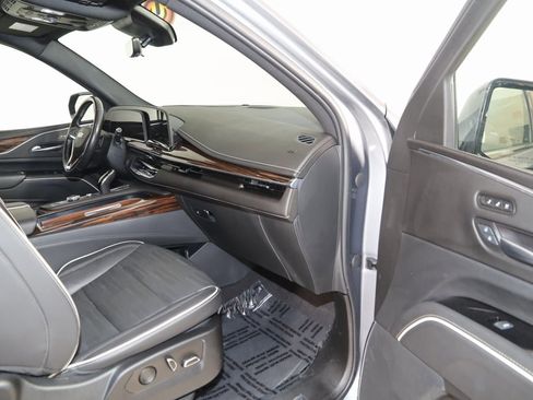 Used 2022 Cadillac Escalade ESV Premium Luxury image 53
