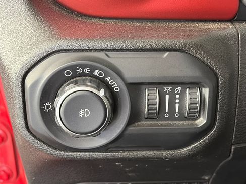 Used 2018 Jeep Wrangler Unlimited Rubicon w/ Cold Weather Group AWD/4WD image 25