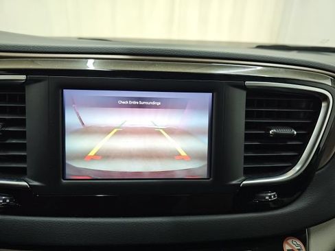 Used 2023 Chrysler Voyager LX FWD image 8