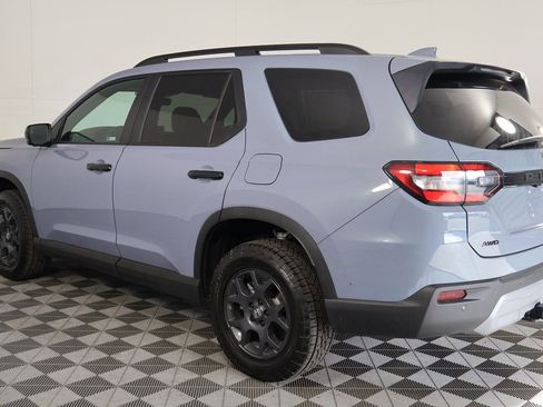 Used 2025 Honda Pilot TrailSport image 6