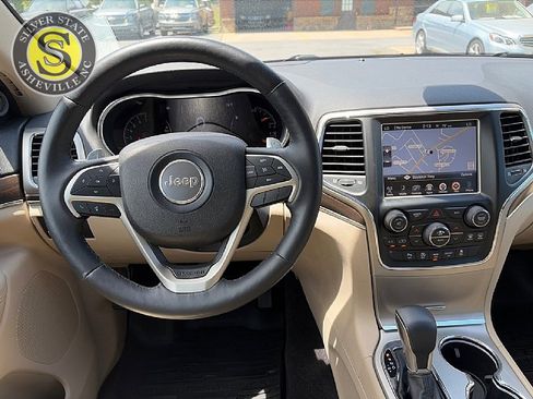 Used 2017 Jeep Grand Cherokee Limited AWD/4WD image 26