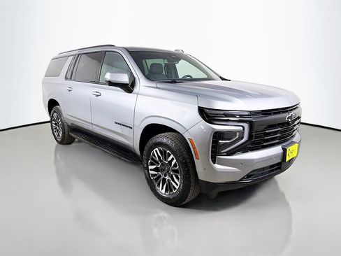 Used 2026 Chevrolet Suburban RST w/ Comfort Package AWD/4WD image 4