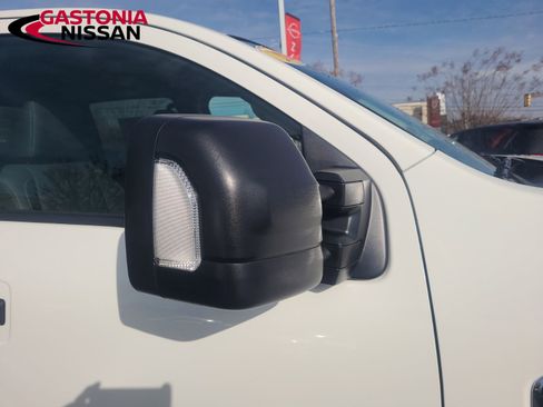 Used 2024 Nissan Titan SV w/ SV Convenience Package image 26