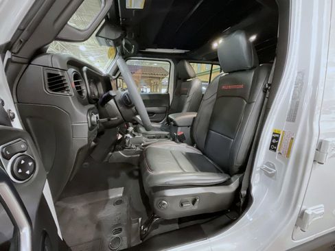 Used 2025 Jeep Wrangler Unlimited Rubicon image 10