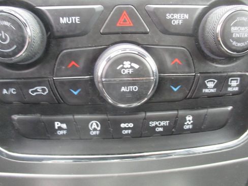 Used 2018 Jeep Grand Cherokee Limited image 39