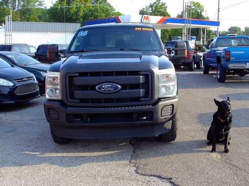 Used 2016 Ford F250 XL w/ Power Equipment Group AWD/4WD image 2