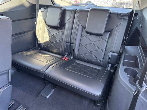 Used 2024 Volkswagen Atlas SE AWD/4WD image 12