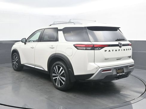 Used 2023 Nissan Pathfinder Platinum w/ Black Appearance Package AWD/4WD image 3