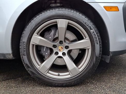 Certified 2023 Porsche Macan image 12