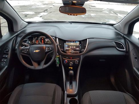 Used 2022 Chevrolet Trax LS w/ Tint and Cruise Package image 18