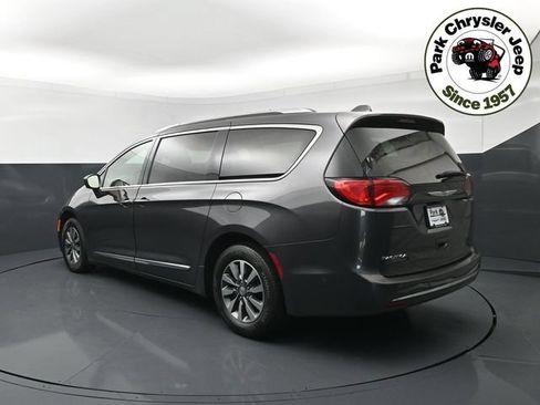 Used 2020 Chrysler Pacifica Touring-L Plus w/ Advanced Safetytec Group FWD image 4