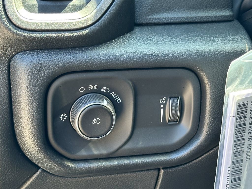 New 2026 RAM 5500 Tradesman w/ Chrome Appearance Group AWD/4WD image 17