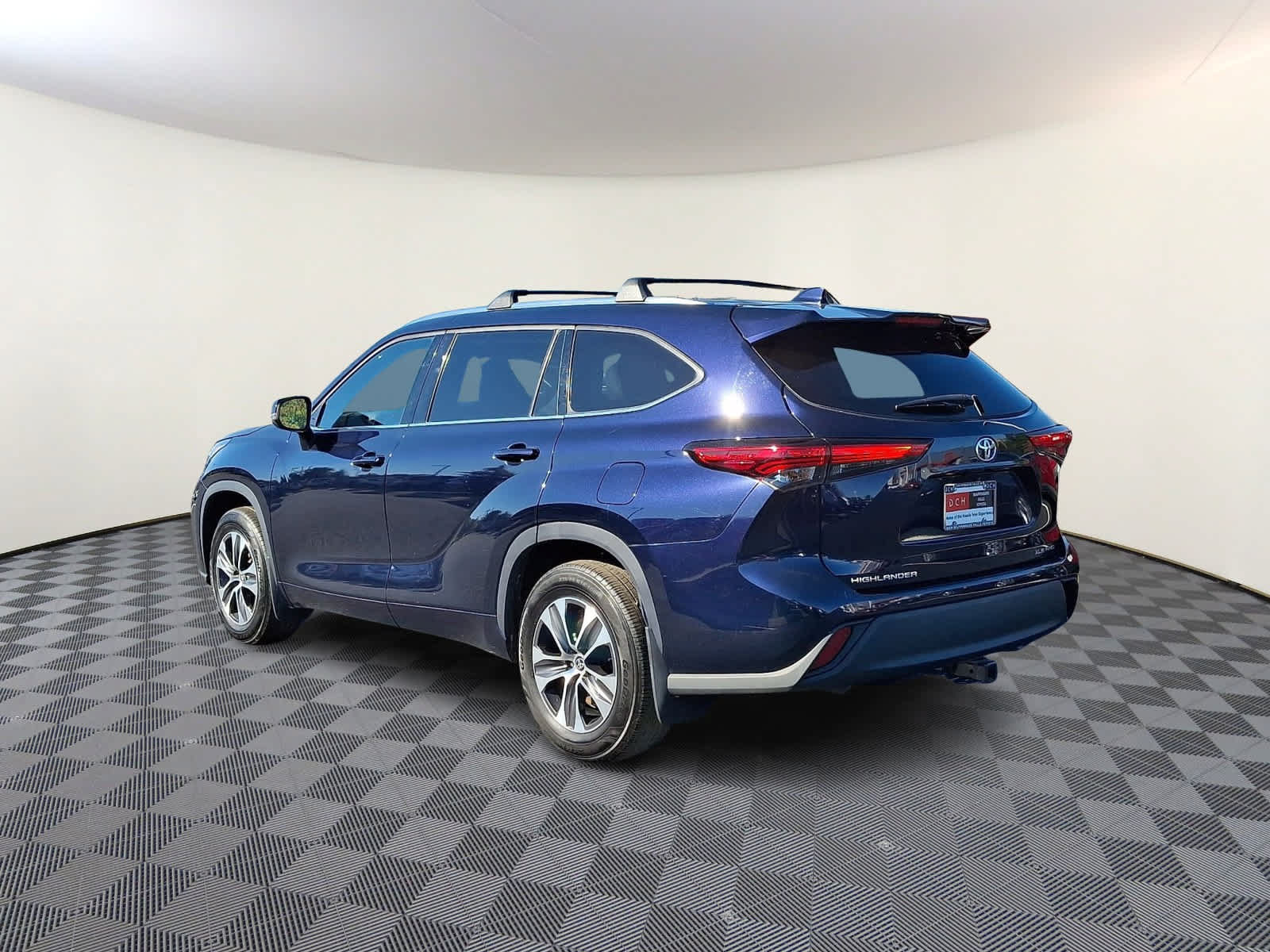 Certified 2021 Toyota Highlander XLE AWD/4WD image 7