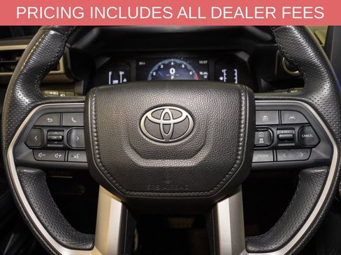 Used 2025 Toyota 4Runner SR5 AWD/4WD image 18