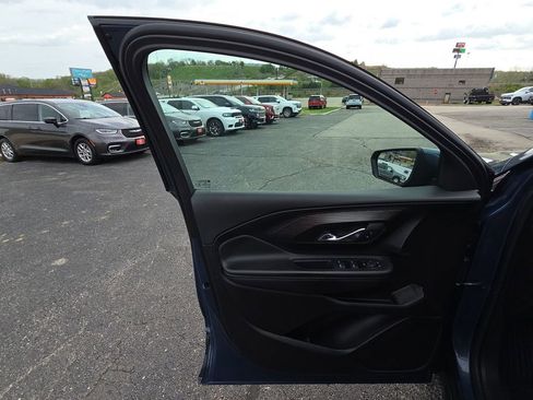 Used 2024 GMC Terrain SLE FWD image 12