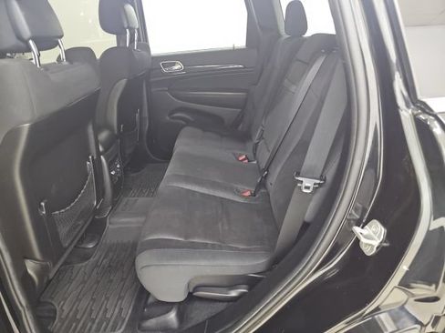 Used 2012 Jeep Grand Cherokee Laredo w/ Laredo E Group AWD/4WD image 3