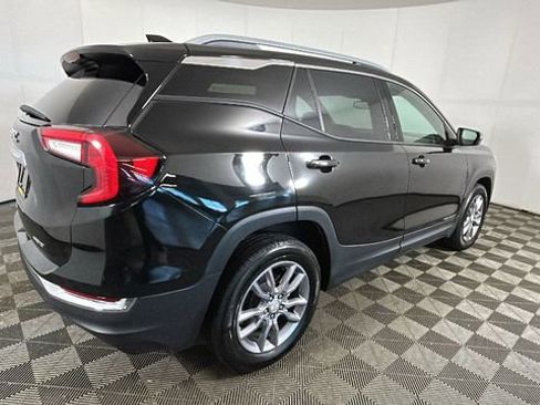 Used 2024 GMC Terrain SLT AWD/4WD image 3
