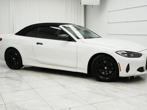 Used 2021 BMW 430i Convertible image 2