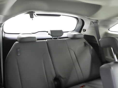 Used 2022 Toyota Sienna XLE FWD image 13