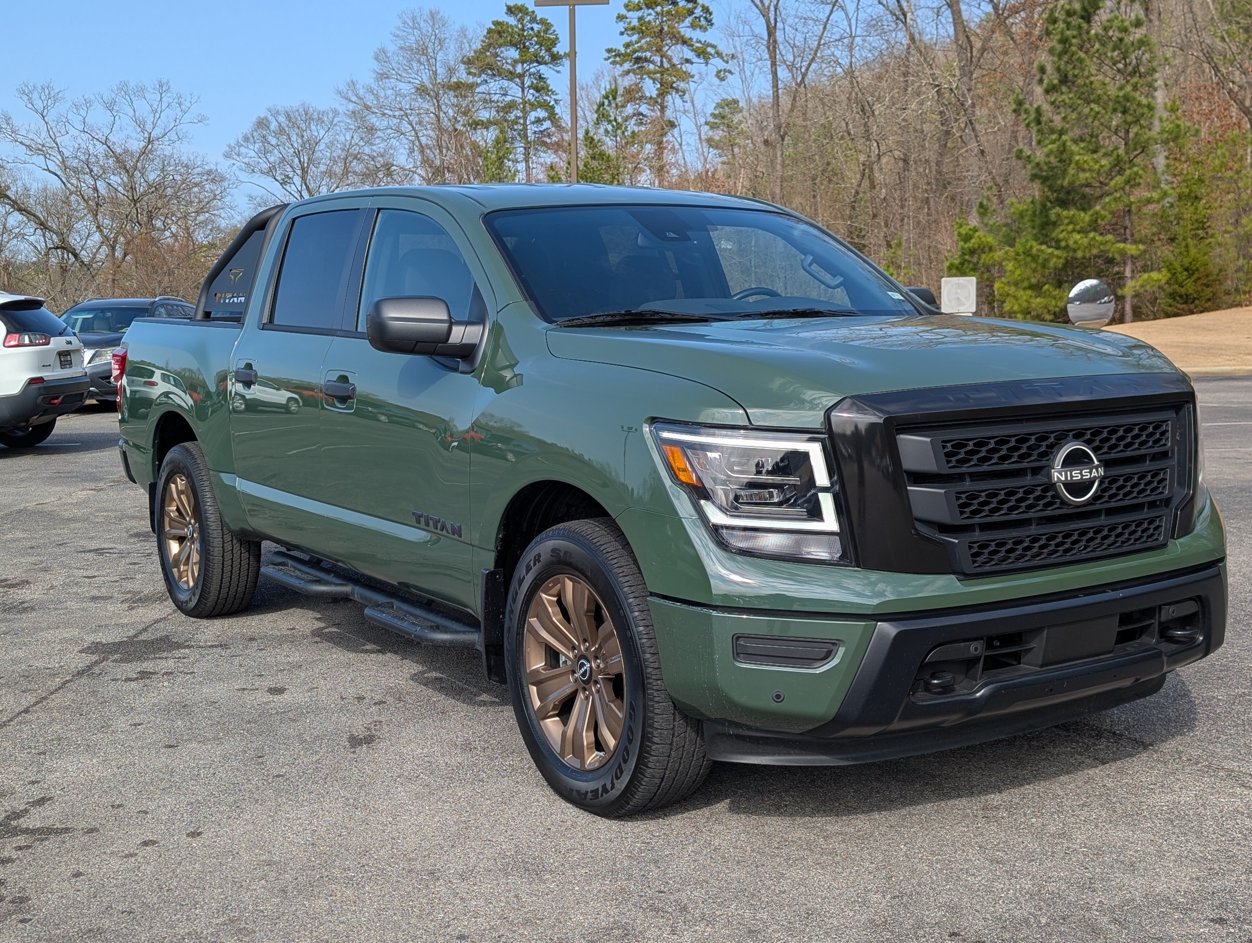 Used 2024 Nissan Titan SV w/ SV Bronze Edition Package AWD/4WD image 11